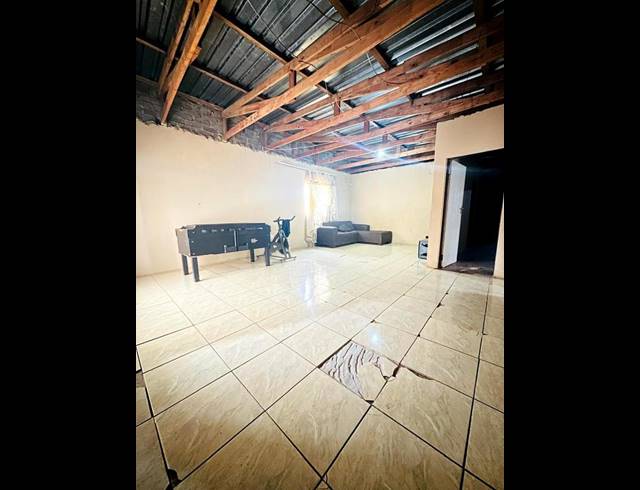3 BEDROOM HOUSE FOR SALE IN SIMUNYE